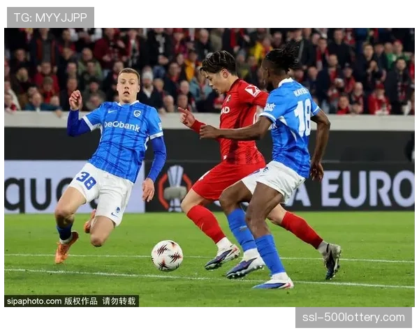 勒沃库森4-0大胜柏林联合，维尔茨两传一射主导比赛